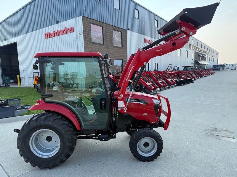 2026 Mahindra 1640 HST 4X4 Cab — photo 1
