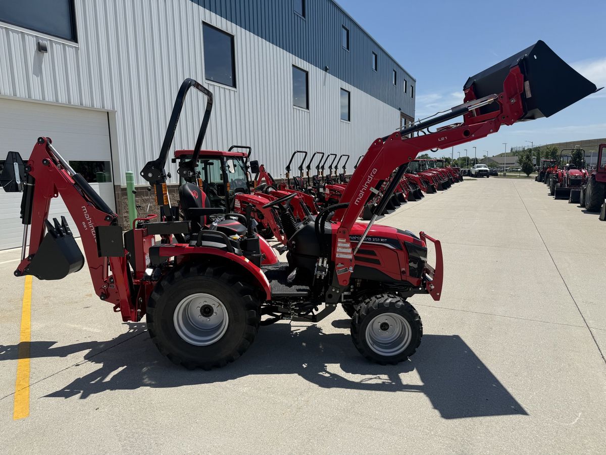2027 Mahindra 2123 HST 4X4 Backhoe — photo 1