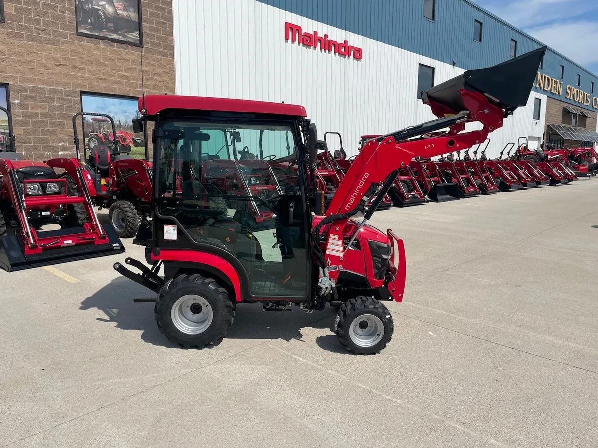 2027 Mahindra 1120 HST 4X4 Cab — photo 1