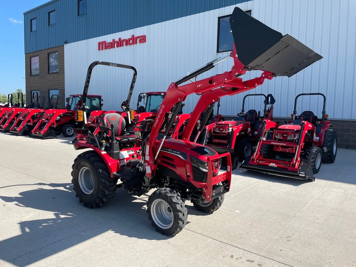 2027 Mahindra 2123 HST 4X4 — photo 1
