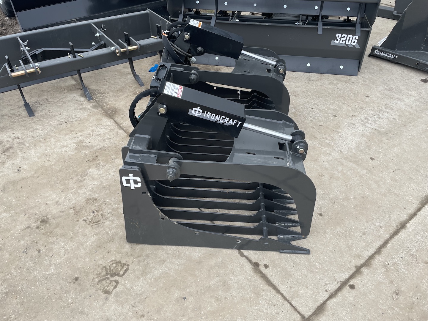 IronCraft Co SDROKGVT72 72" Rock Grapple - Image 8