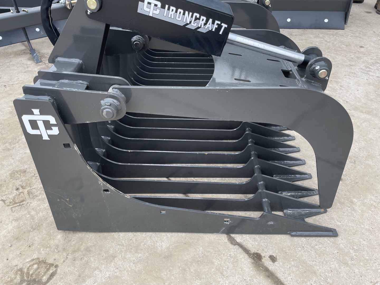 IronCraft Co SDROKGVT72 72" Rock Grapple - Image 3